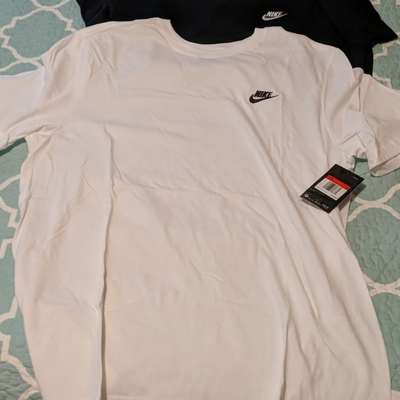 Nike shirts - Picture 3 of 4